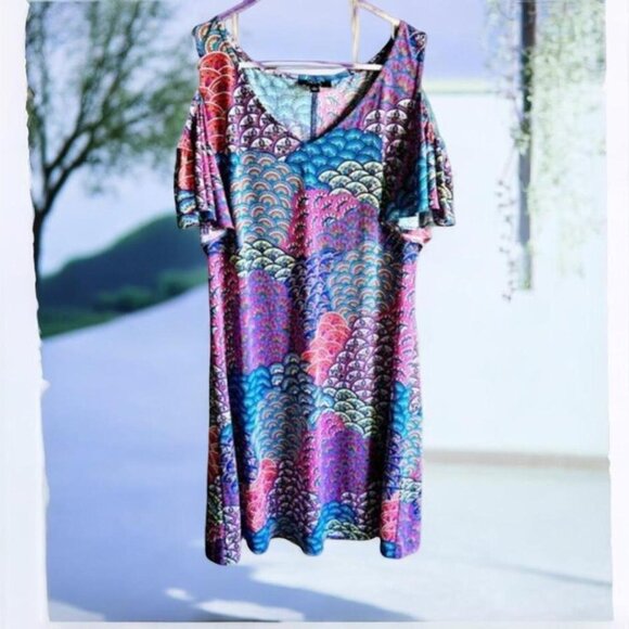 Open shoulder dress, colors are beautiful. - Picture 1 of 6